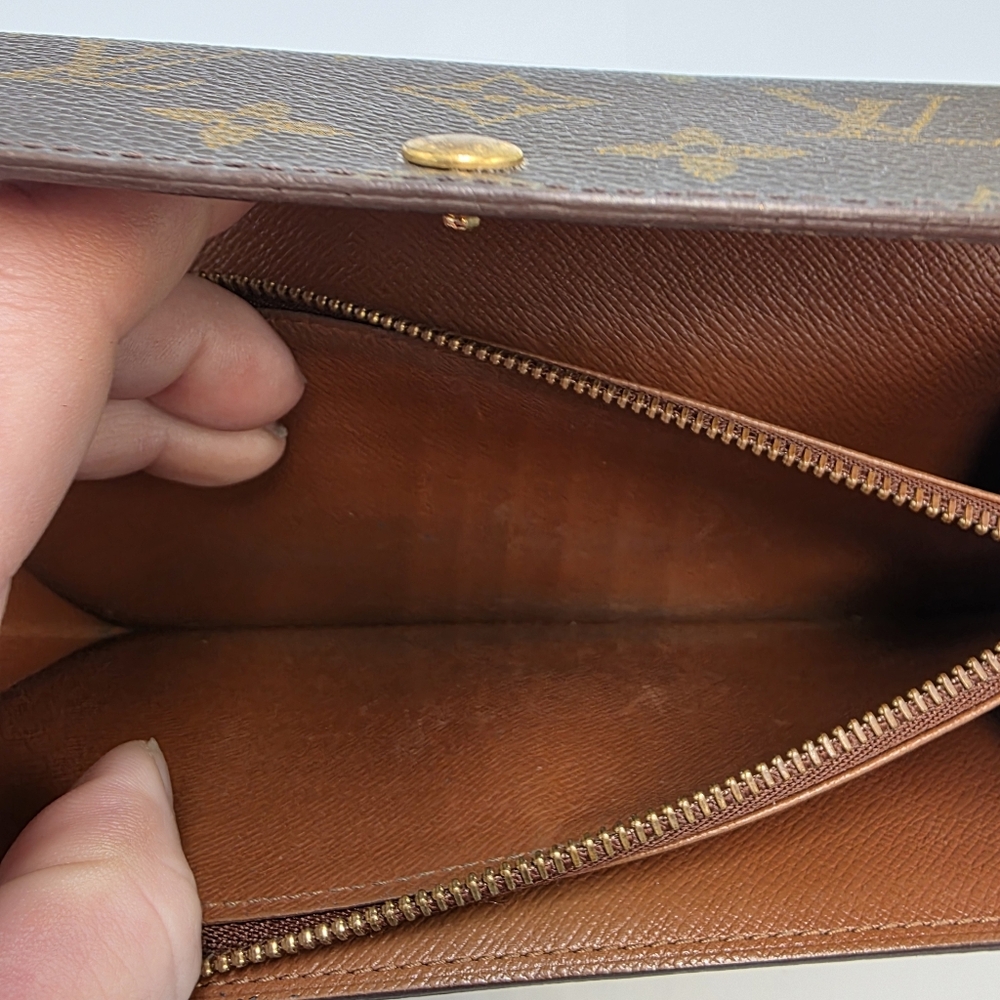 Authentic Vintage Louis Vuitton Monogram Sarah Wallet - Date Code TH0929 - Picture 9 of 11